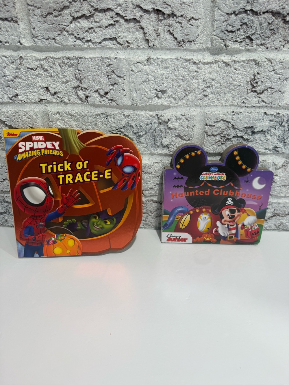 Spidey Trick or Trace-e Board 📕 books and Micky Mouse Haunted Clubhouse